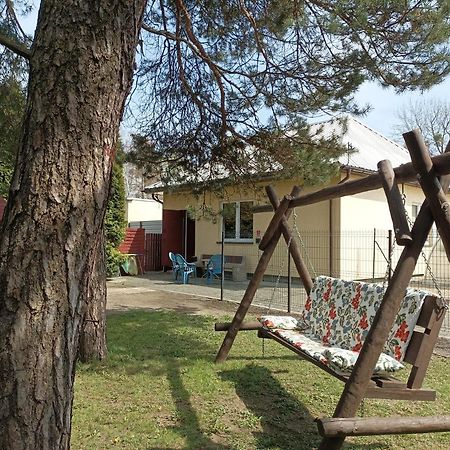 Domek Pod Sosnami Villa Chrzanów Kültér fotó